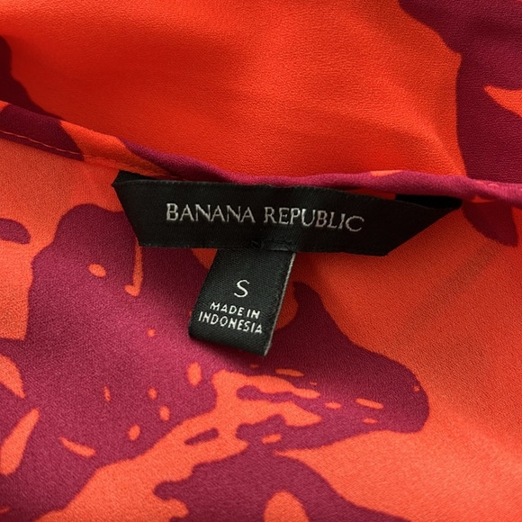 💚Banana Republic Halter top Size Small orange/red with maroon color print - Picture 4 of 5